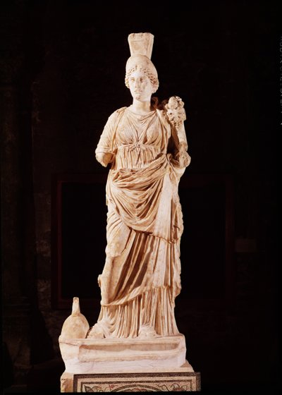 Estatua de una diosa tutelar de Roman